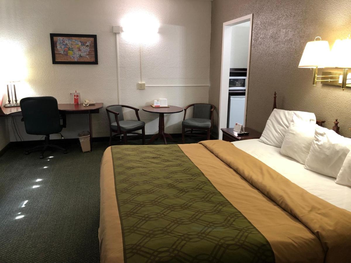 Econo Lodge Wisconsin Rapids Exterior foto