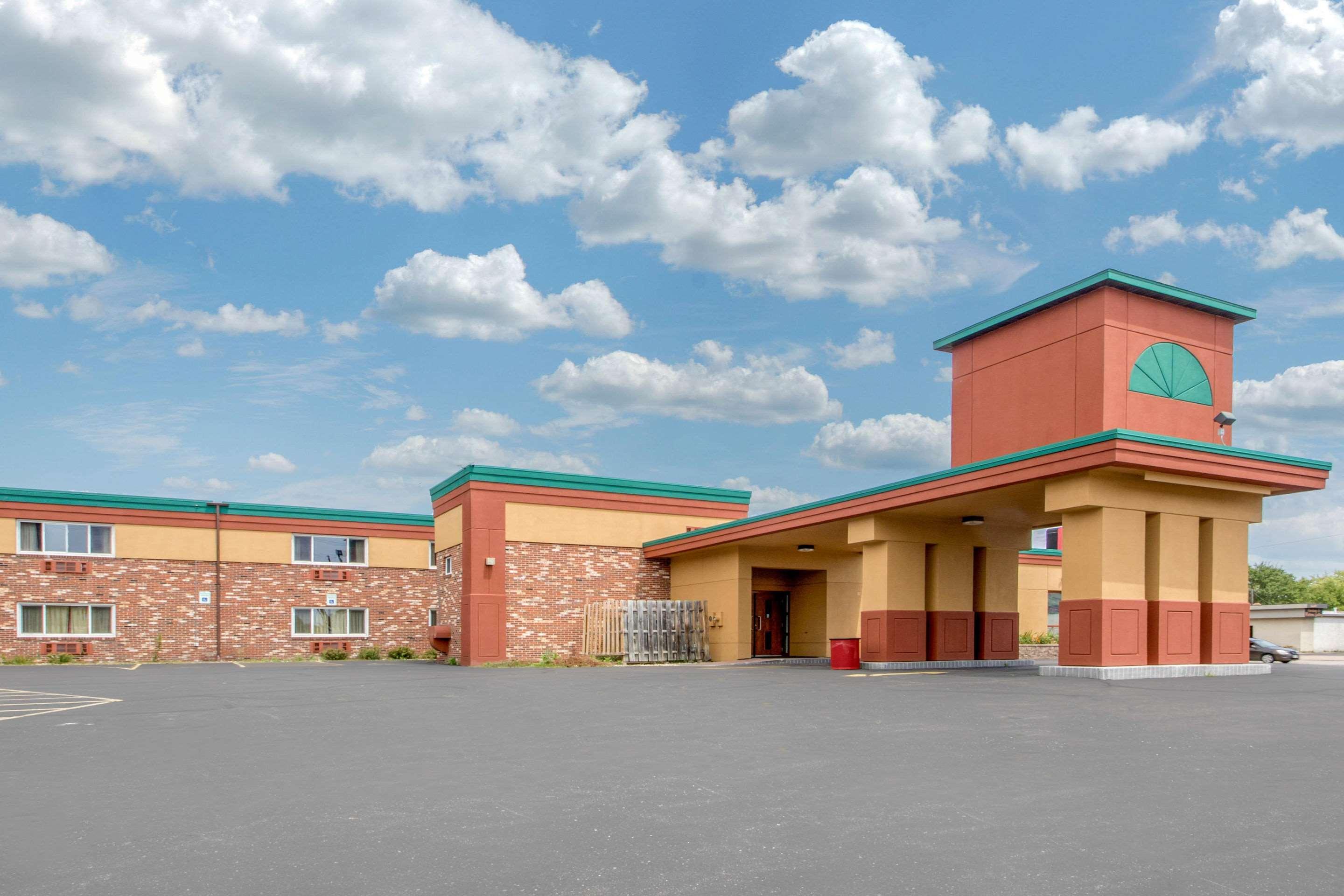 Econo Lodge Wisconsin Rapids Exterior foto